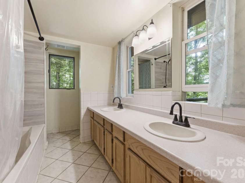 429 Biodome Drive, Waynesville, NC 28785.  MLS# CAR4386241, YatesRealty ID 2923. 