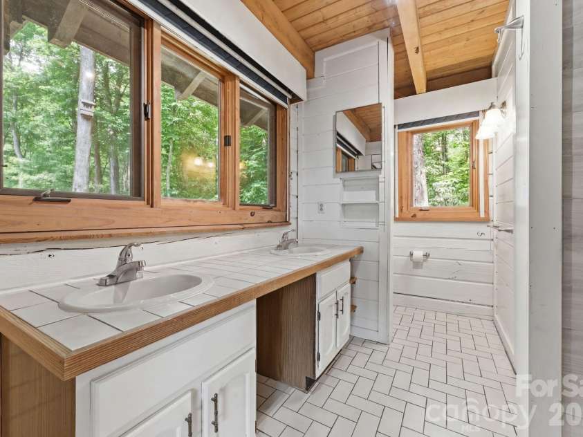 429 Biodome Drive, Waynesville, NC 28785.  MLS# CAR4386241, YatesRealty ID 2923. 
