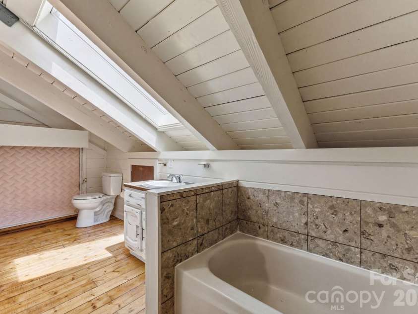 429 Biodome Drive, Waynesville, NC 28785.  MLS# CAR4386241, YatesRealty ID 2923. 