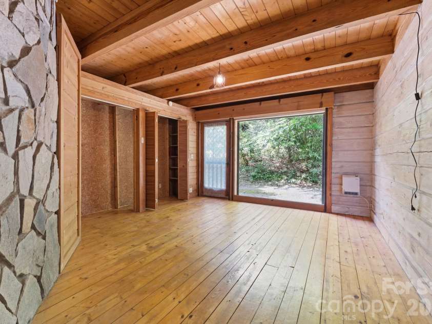 429 Biodome Drive, Waynesville, NC 28785.  MLS# CAR4386241, YatesRealty ID 2923. 