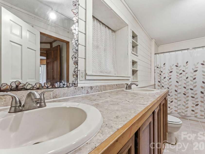 429 Biodome Drive, Waynesville, NC 28785.  MLS# CAR4386241, YatesRealty ID 2923. 