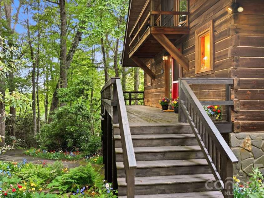 429 Biodome Drive, Waynesville, NC 28785.  MLS# CAR4386241, YatesRealty ID 2923. 