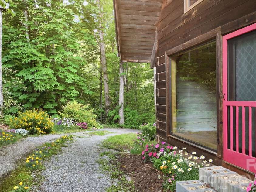 429 Biodome Drive, Waynesville, NC 28785.  MLS# CAR4386241, YatesRealty ID 2923. 