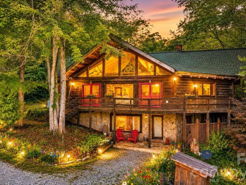 429 Biodome Drive, Waynesville, NC 28785.  MLS# CAR4386241, YatesRealty ID 2923. 