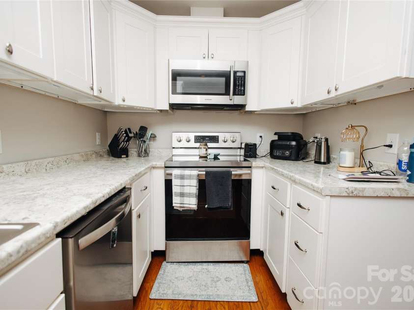 212 Maple Avenue, Marion, NC 28752.  MLS# CAR4390839, YatesRealty ID 29230. 