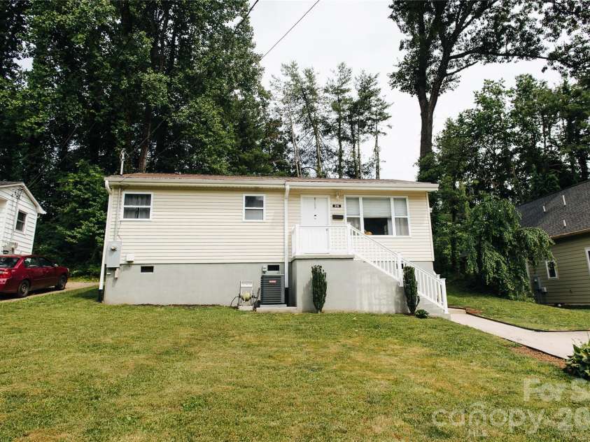 212 Maple Avenue, Marion, NC 28752.  MLS# CAR4390839, YatesRealty ID 29230. 