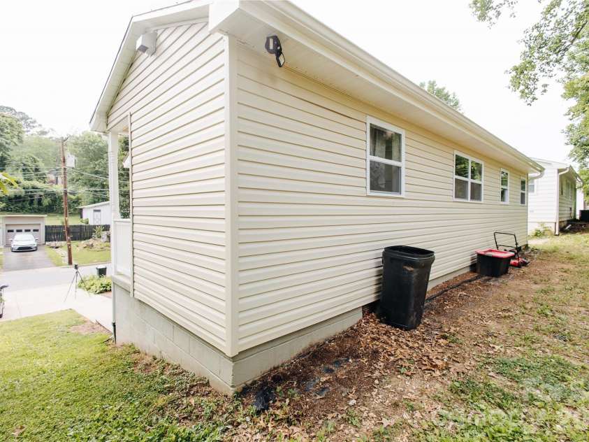212 Maple Avenue, Marion, NC 28752.  MLS# CAR4390839, YatesRealty ID 29230. 