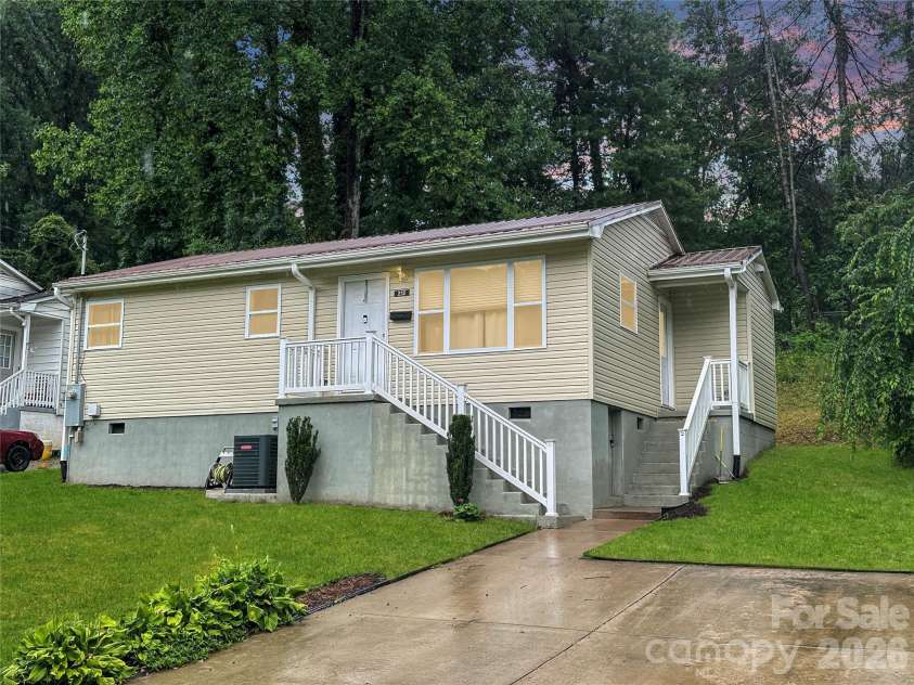 212 Maple Avenue, Marion, NC 28752.  MLS# CAR4390839, YatesRealty ID 29230. 