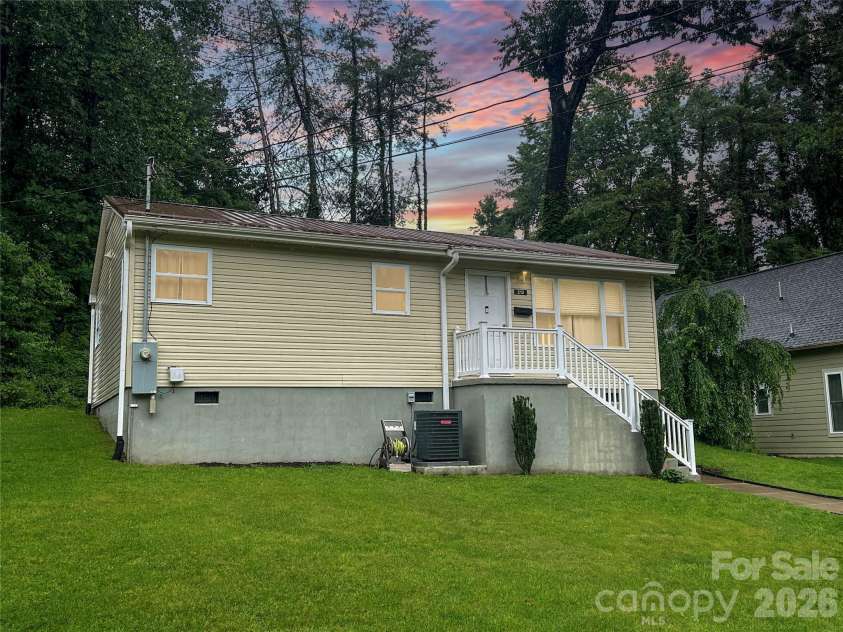 212 Maple Avenue, Marion, NC 28752.  MLS# CAR4390839, YatesRealty ID 29230. 
