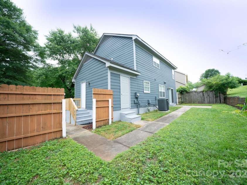 8125 Sheringham Way, Charlotte, NC 28227.  MLS# CAR4261059, YatesRealty ID 29230. 