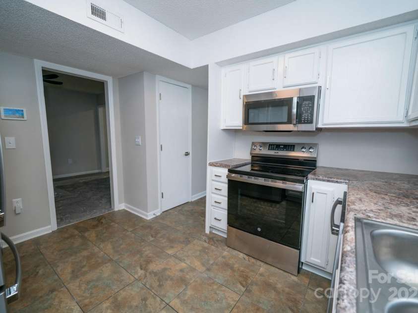 8125 Sheringham Way, Charlotte, NC 28227.  MLS# CAR4261059, YatesRealty ID 29230. 