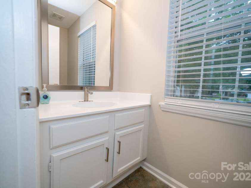 8125 Sheringham Way, Charlotte, NC 28227.  MLS# CAR4261059, YatesRealty ID 29230. Half Bath