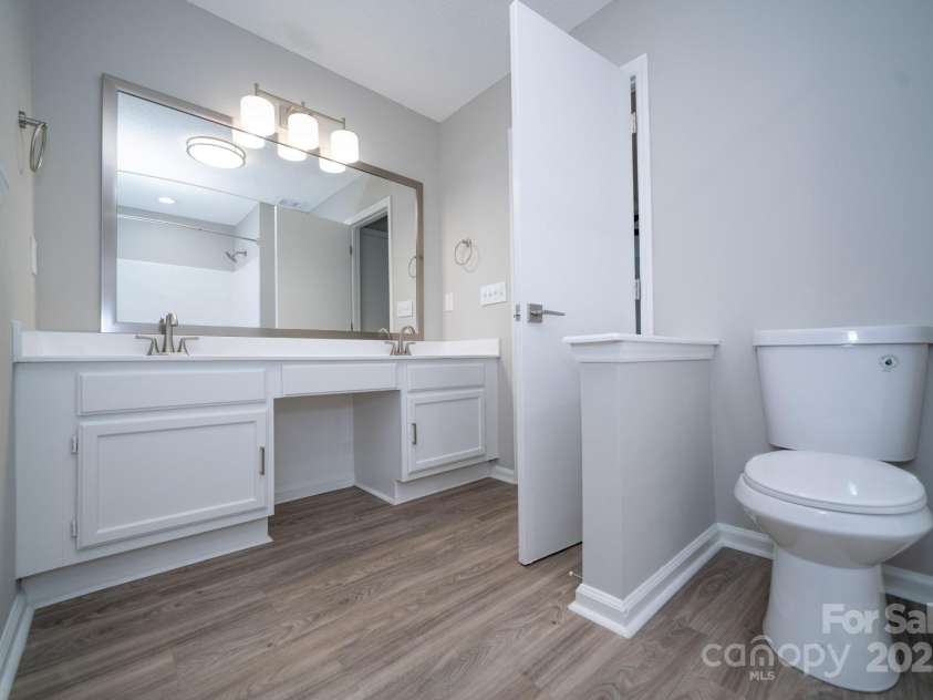 8125 Sheringham Way, Charlotte, NC 28227.  MLS# CAR4261059, YatesRealty ID 29230. Primary Bathroom