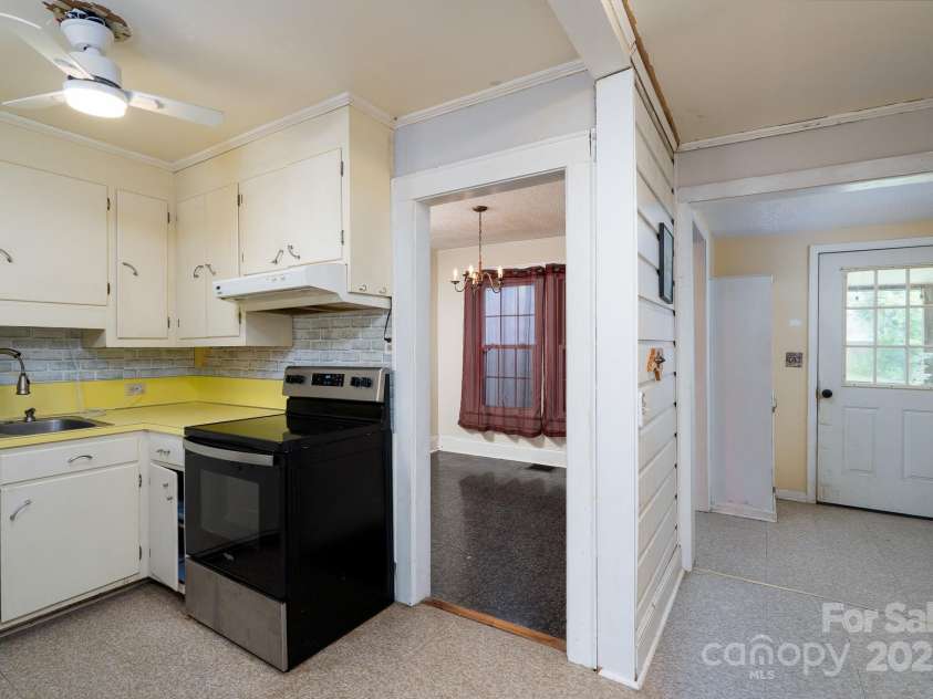 357 Main Street, Mount Pleasant, NC 28124.  MLS# CAR4271061, YatesRealty ID 29231. Kitchen