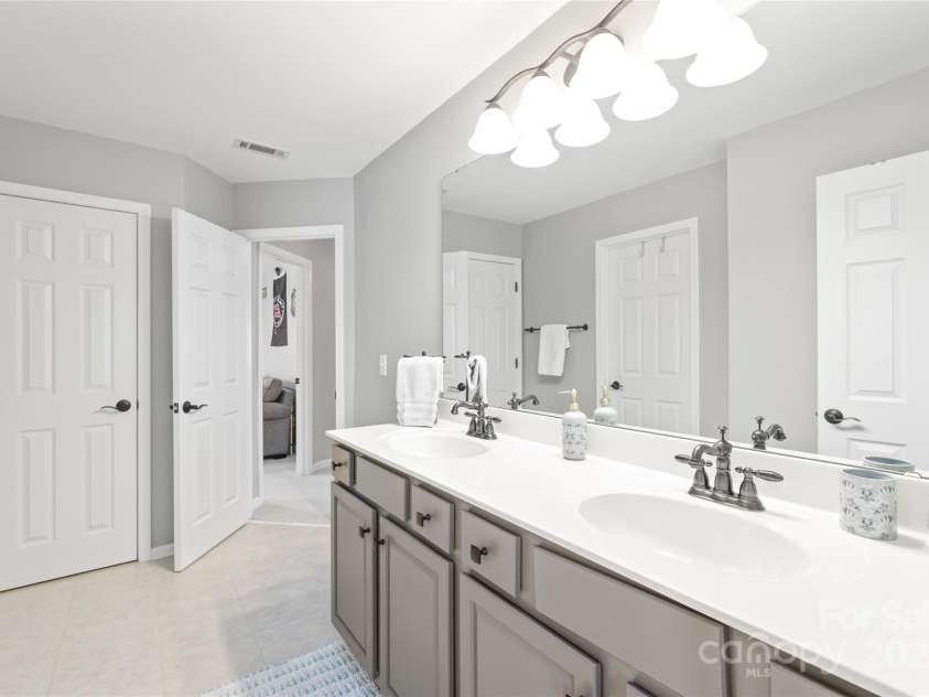 10951 Hat Creek Lane, Davidson, NC 28036.  MLS# CAR4284008, YatesRealty ID 29232. Large vanity area with dual sinks and plenty of storage in cabinets and a linen closet. You do not have to worry about storage space in this home.