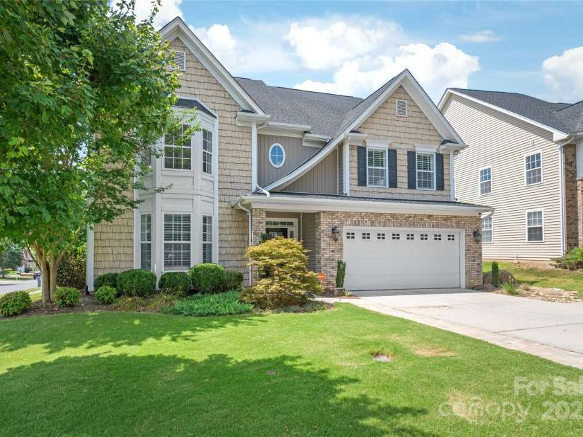 10951 Hat Creek Lane, Davidson, NC 28036.  MLS# CAR4284008, YatesRealty ID 29232. Updated, spacious and waiting for you