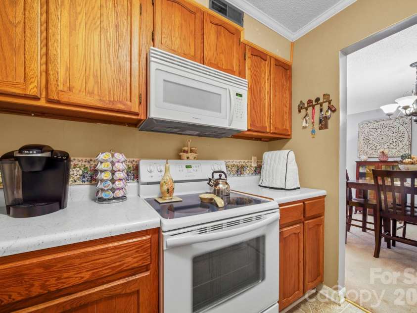 109 Carriage House Drive, Kannapolis, NC 28081.  MLS# CAR4387363, YatesRealty ID 29233. 