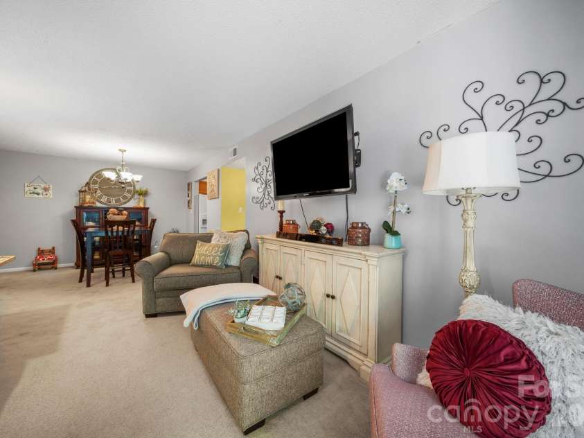 109 Carriage House Drive, Kannapolis, NC 28081.  MLS# CAR4387363, YatesRealty ID 29233. 
