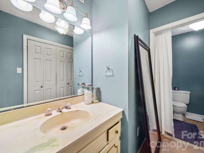 109 Carriage House Drive, Kannapolis, NC 28081.  MLS# CAR4387363, YatesRealty ID 29233. 