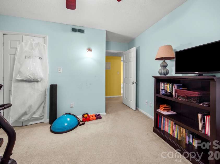 109 Carriage House Drive, Kannapolis, NC 28081.  MLS# CAR4387363, YatesRealty ID 29233. 