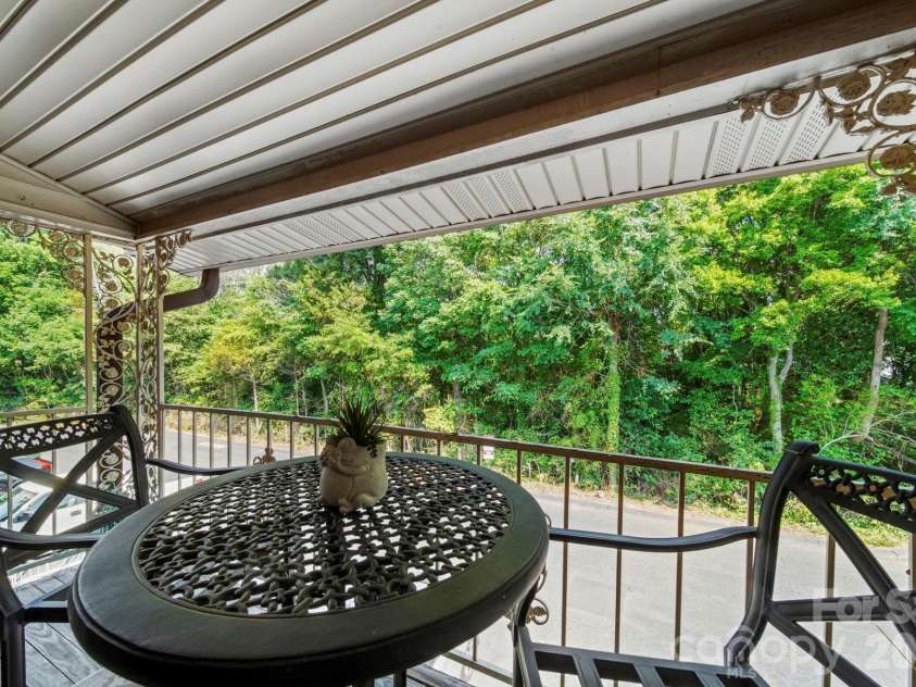 109 Carriage House Drive, Kannapolis, NC 28081.  MLS# CAR4387363, YatesRealty ID 29233. 