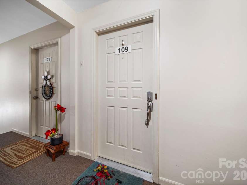 109 Carriage House Drive, Kannapolis, NC 28081.  MLS# CAR4387363, YatesRealty ID 29233. 