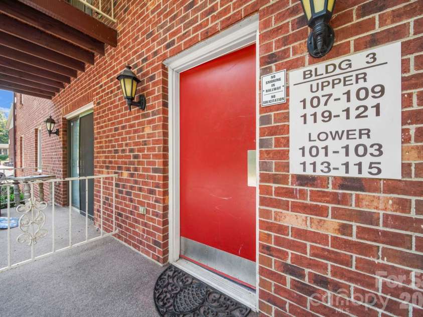 109 Carriage House Drive, Kannapolis, NC 28081.  MLS# CAR4387363, YatesRealty ID 29233. 
