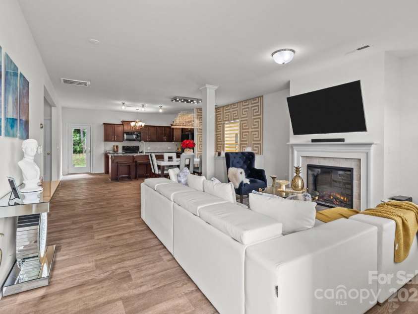 9132 Colwick Hill Lane, Charlotte, NC 28215.  MLS# CAR4258944, YatesRealty ID 29233. 