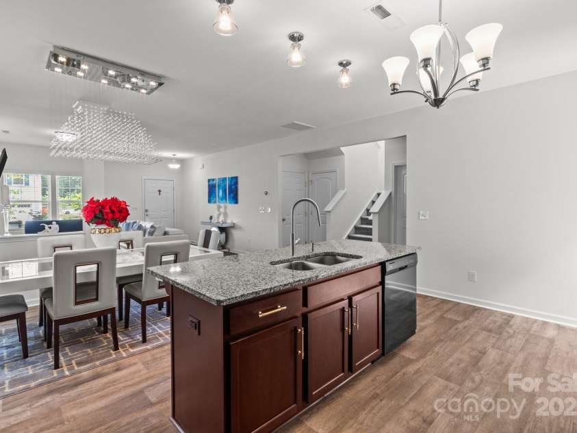 9132 Colwick Hill Lane, Charlotte, NC 28215.  MLS# CAR4258944, YatesRealty ID 29233. 