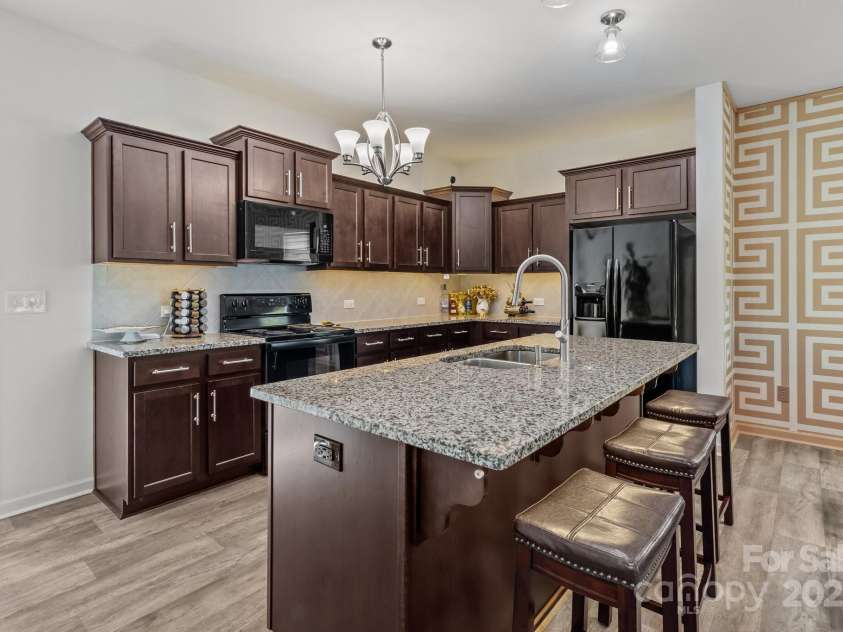 9132 Colwick Hill Lane, Charlotte, NC 28215.  MLS# CAR4258944, YatesRealty ID 29233. 