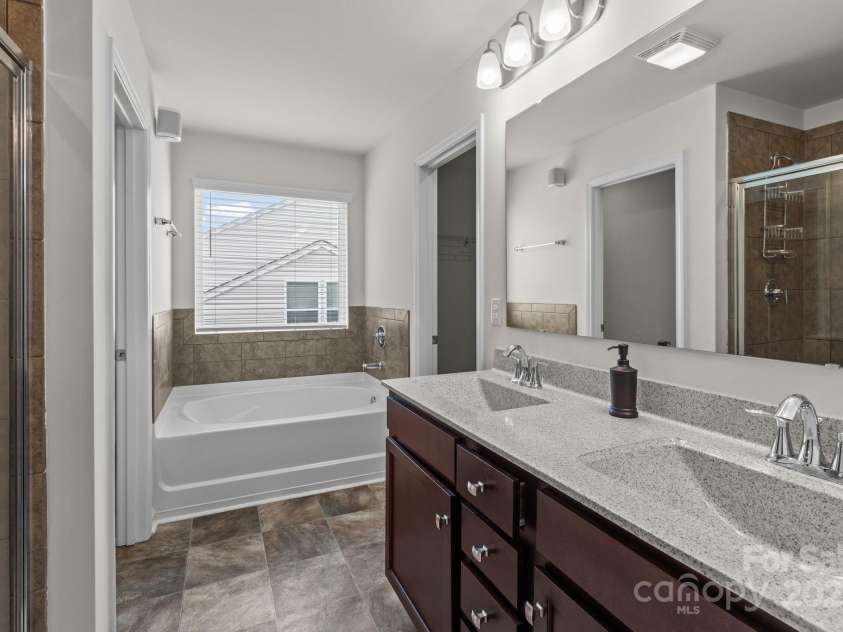 9132 Colwick Hill Lane, Charlotte, NC 28215.  MLS# CAR4258944, YatesRealty ID 29233. 