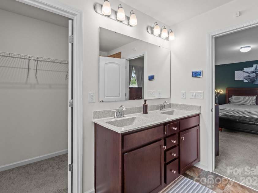 9132 Colwick Hill Lane, Charlotte, NC 28215.  MLS# CAR4258944, YatesRealty ID 29233. 