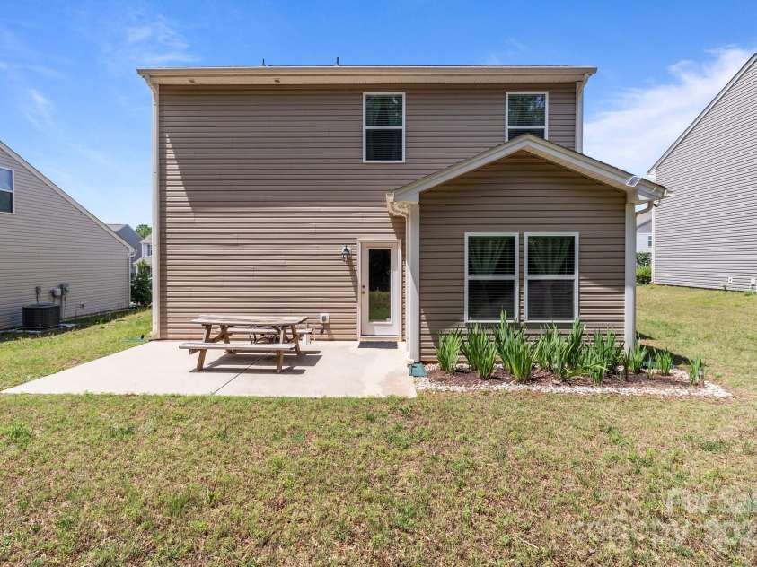 9132 Colwick Hill Lane, Charlotte, NC 28215.  MLS# CAR4258944, YatesRealty ID 29233. 