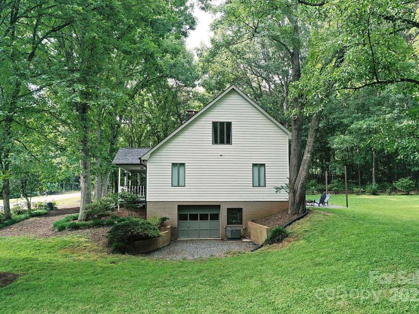 5643 Wesley Street, Hickory, NC 28601.  MLS# CAR4284826, YatesRealty ID 29234. 