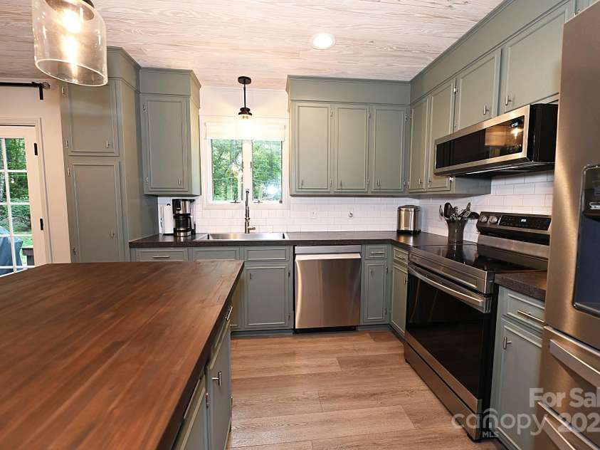 5643 Wesley Street, Hickory, NC 28601.  MLS# CAR4284826, YatesRealty ID 29234. 