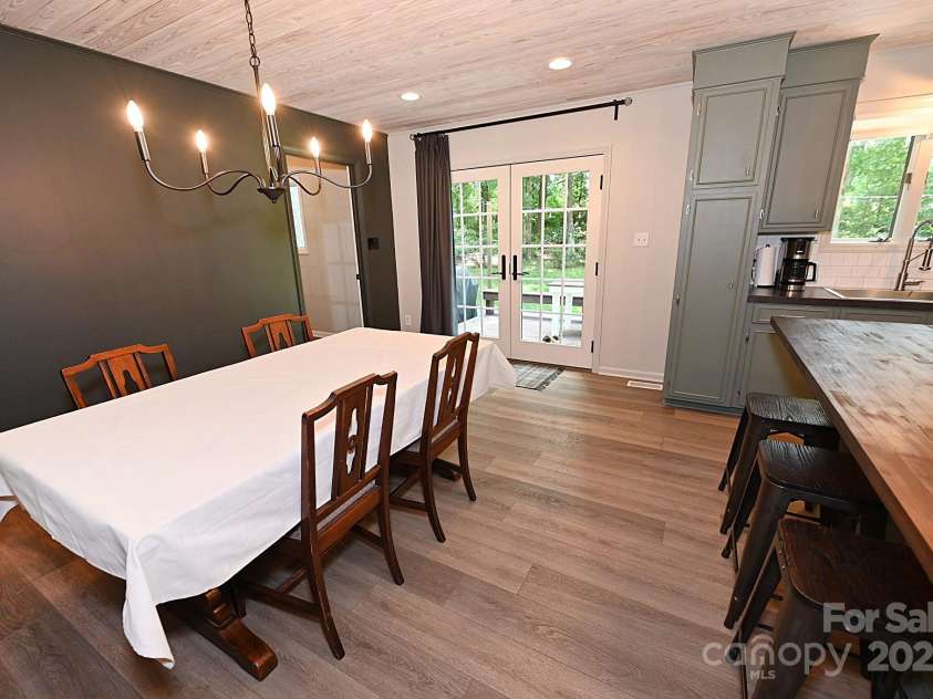 5643 Wesley Street, Hickory, NC 28601.  MLS# CAR4284826, YatesRealty ID 29234. 