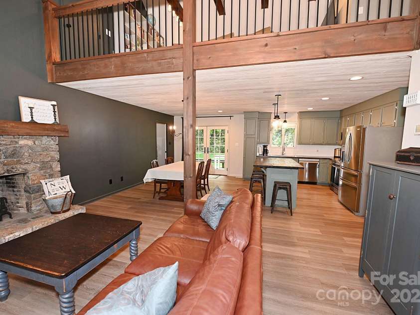 5643 Wesley Street, Hickory, NC 28601.  MLS# CAR4284826, YatesRealty ID 29234. 