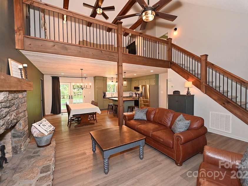 5643 Wesley Street, Hickory, NC 28601.  MLS# CAR4284826, YatesRealty ID 29234. 