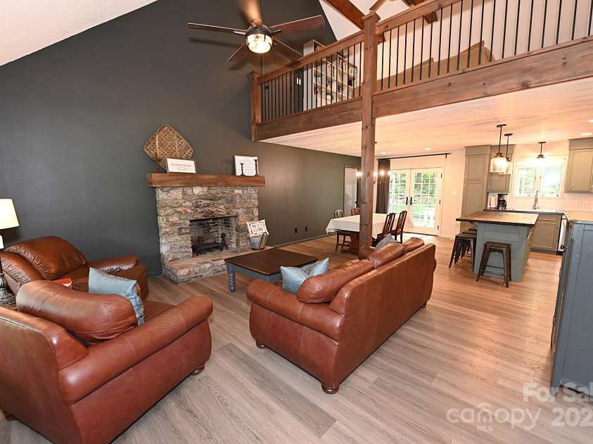 5643 Wesley Street, Hickory, NC 28601.  MLS# CAR4284826, YatesRealty ID 29234. 