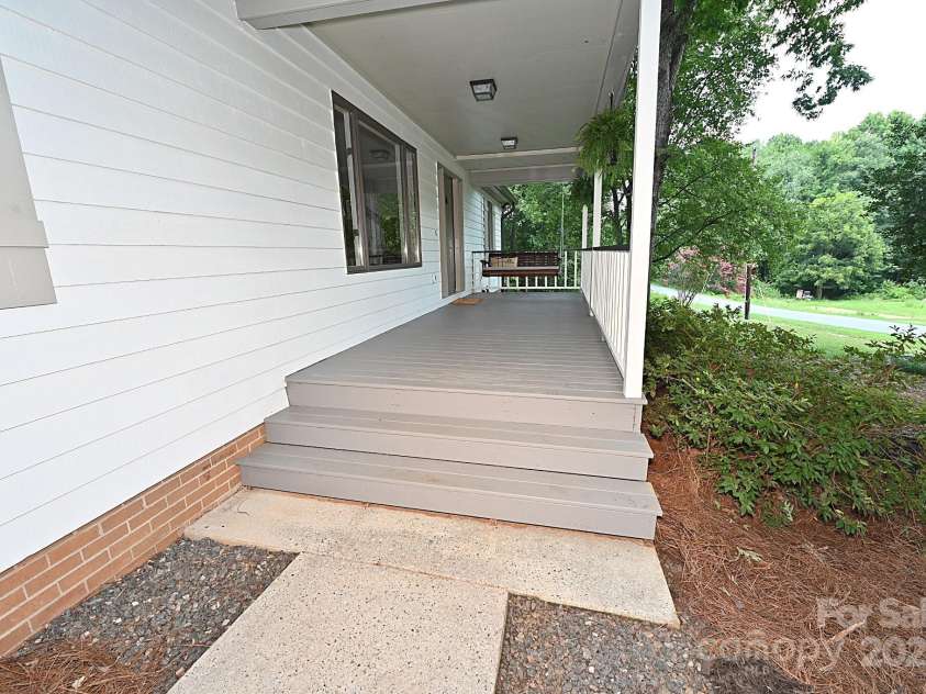5643 Wesley Street, Hickory, NC 28601.  MLS# CAR4284826, YatesRealty ID 29234. 