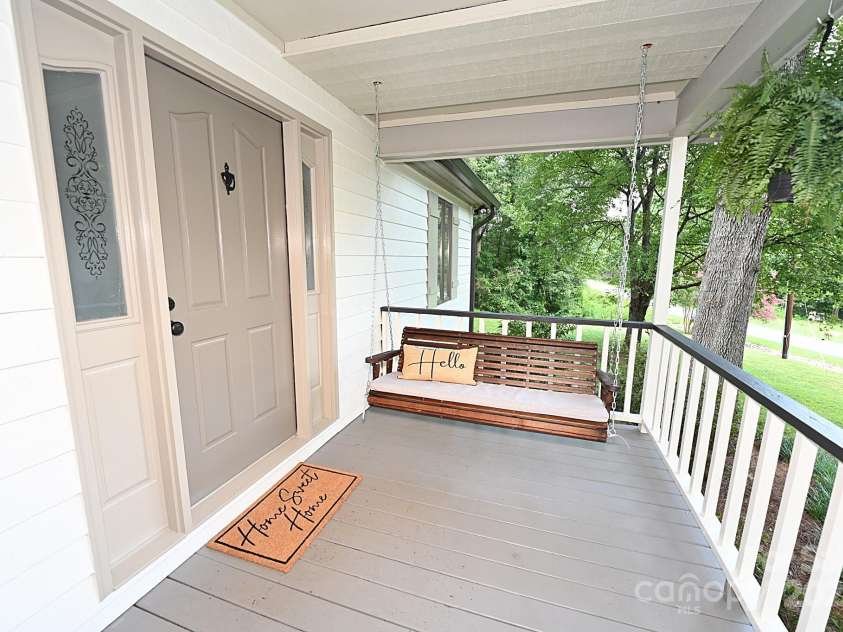 5643 Wesley Street, Hickory, NC 28601.  MLS# CAR4284826, YatesRealty ID 29234. 