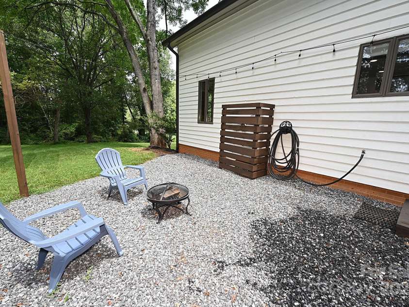 5643 Wesley Street, Hickory, NC 28601.  MLS# CAR4284826, YatesRealty ID 29234. 