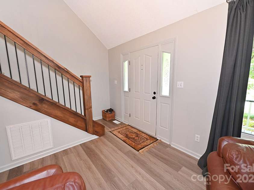 5643 Wesley Street, Hickory, NC 28601.  MLS# CAR4284826, YatesRealty ID 29234. 