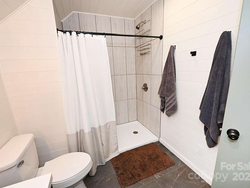 5643 Wesley Street, Hickory, NC 28601.  MLS# CAR4284826, YatesRealty ID 29234. 