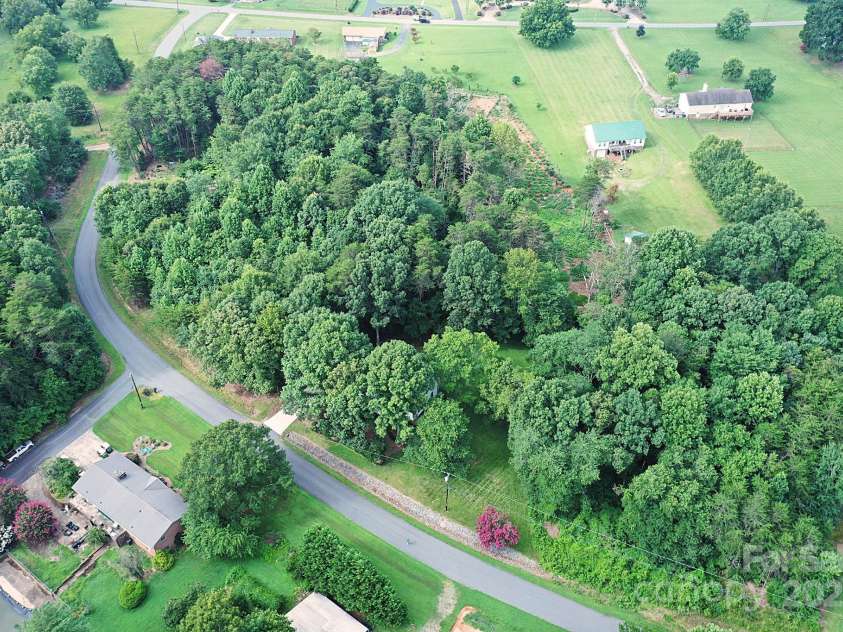 5643 Wesley Street, Hickory, NC 28601.  MLS# CAR4284826, YatesRealty ID 29234. 