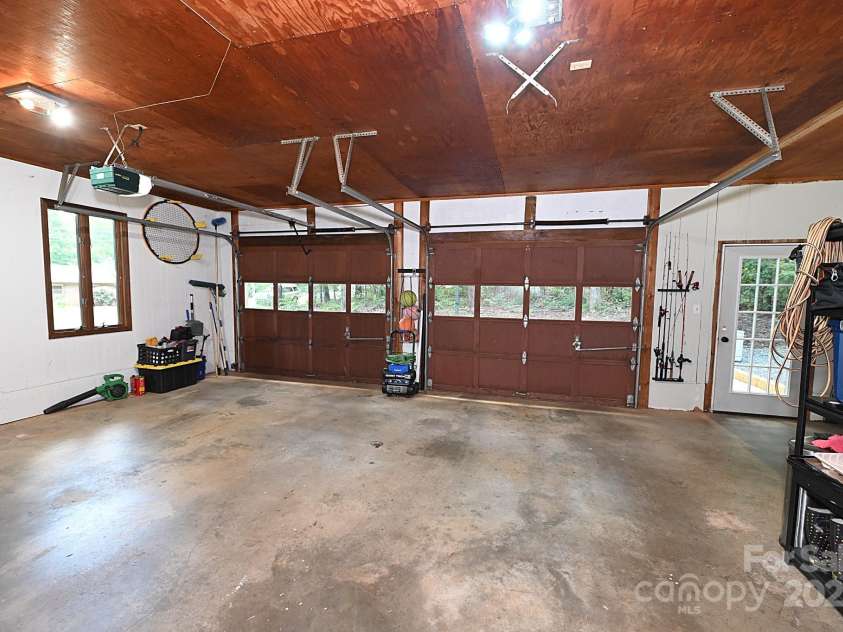 5643 Wesley Street, Hickory, NC 28601.  MLS# CAR4284826, YatesRealty ID 29234. 