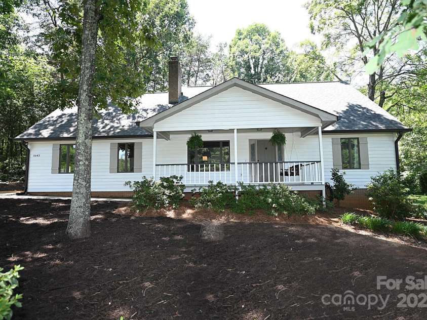 5643 Wesley Street, Hickory, NC 28601.  MLS# CAR4284826, YatesRealty ID 29234. 
