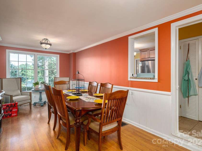 1055 Fairway Lane, Lincolnton, NC 28092.  MLS# CAR4284605, YatesRealty ID 29235. 2nd dining/flex/keeping