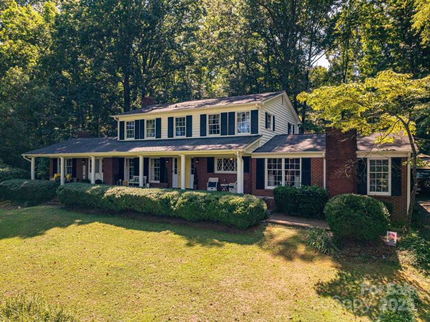 1055 Fairway Lane, Lincolnton, NC 28092.  MLS# CAR4284605, YatesRealty ID 29235. 