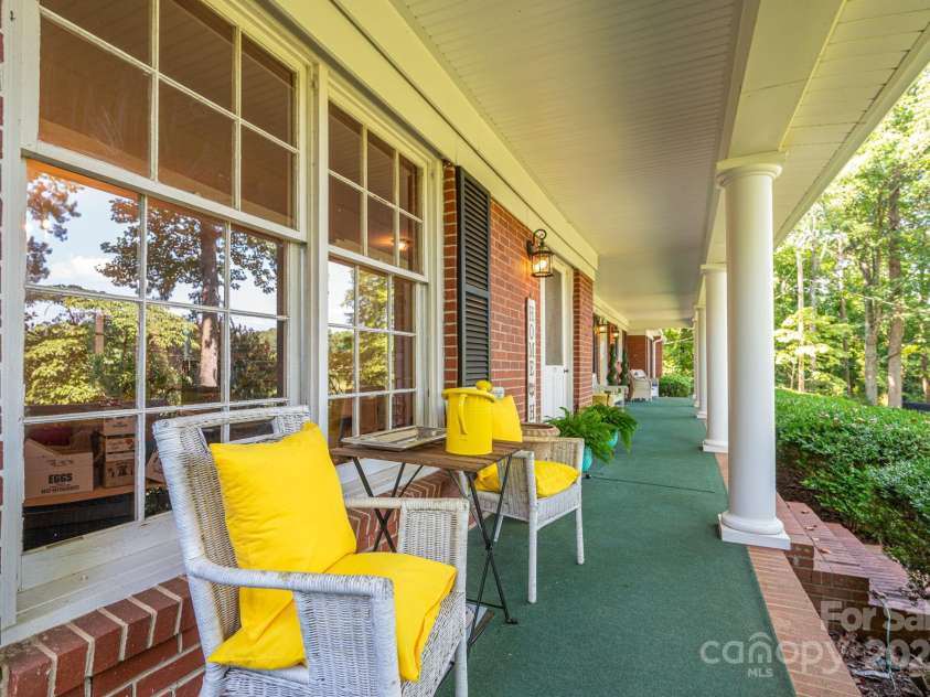 1055 Fairway Lane, Lincolnton, NC 28092.  MLS# CAR4284605, YatesRealty ID 29235. 